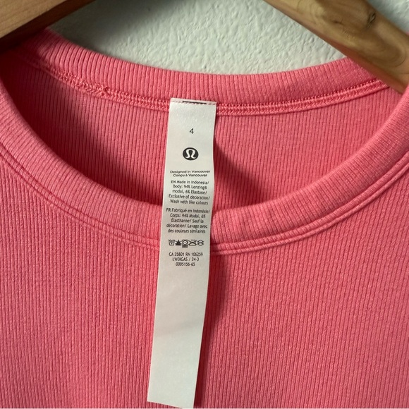 NWT Lululemon Hold Tight Cropped T-Shirt Sakura Pink Size 4 - Picture 3 of 6